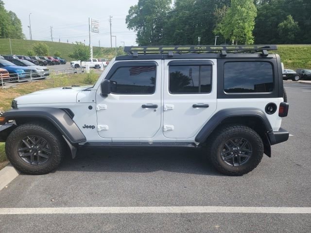 Used 2024 Jeep Wrangler Unlimited Sport w/ Convenience Group AWD/4WD image 4