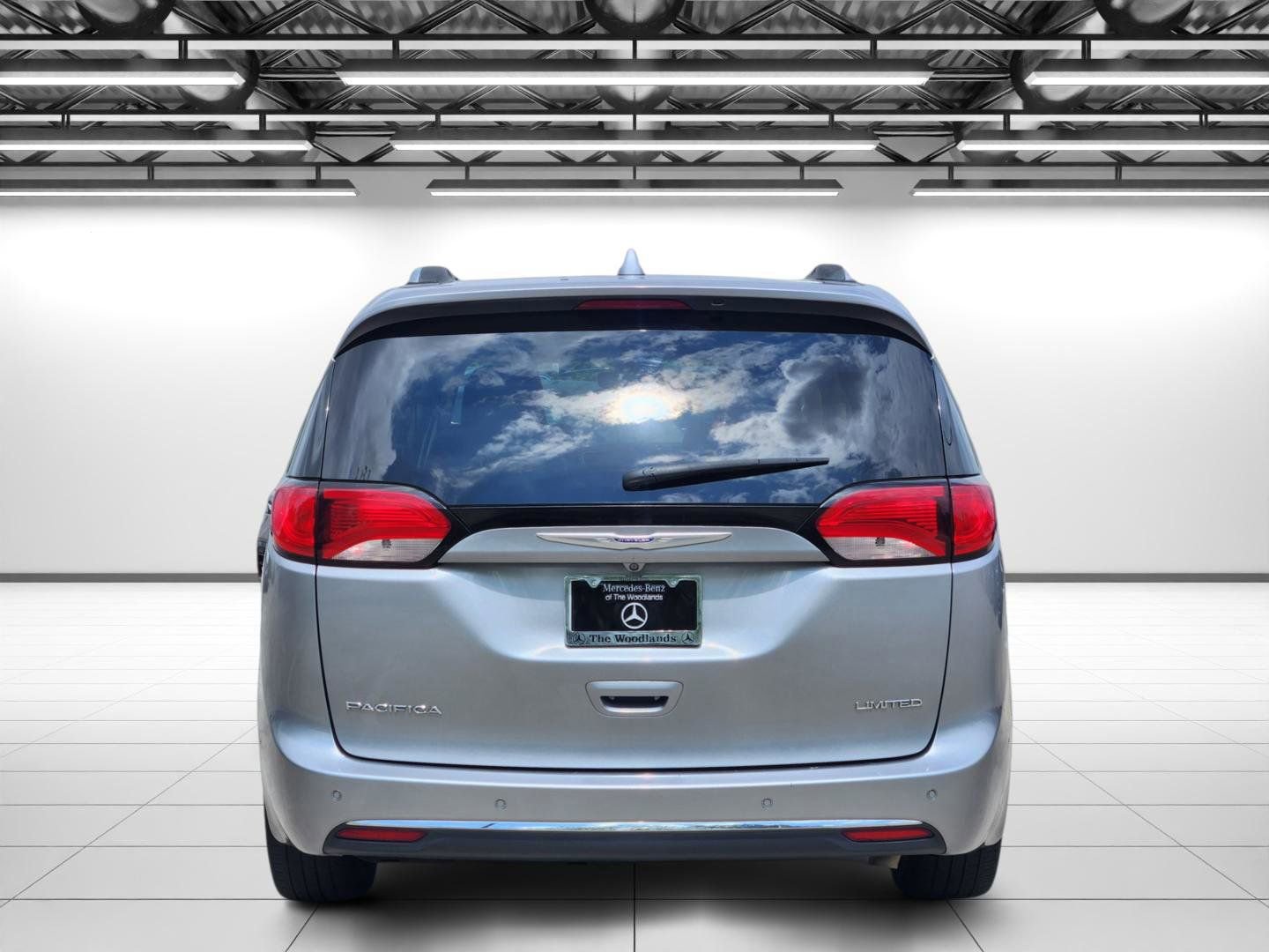 Used 2019 Chrysler Pacifica Limited w/ Tire & Wheel Group image 8