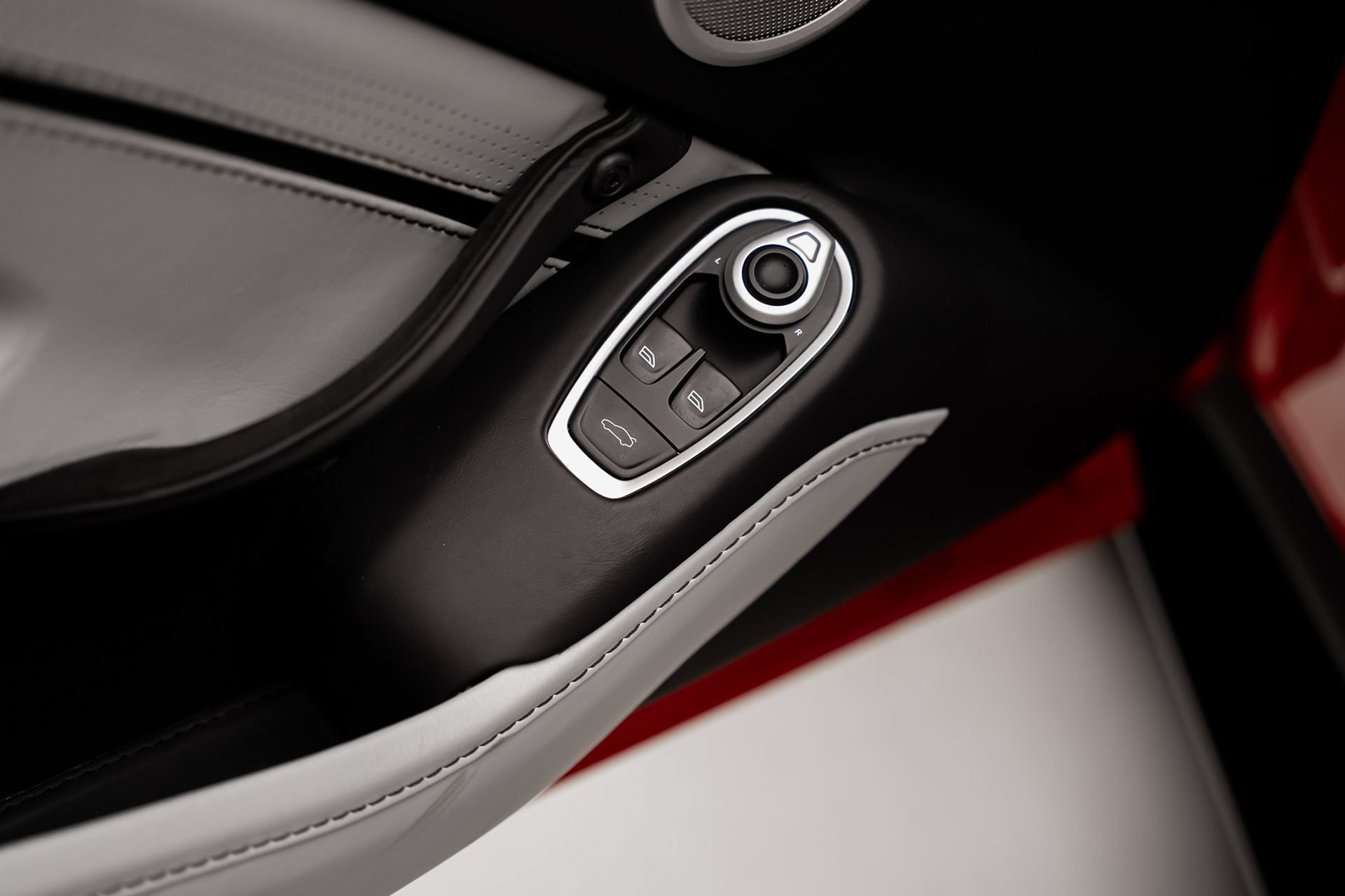 Used 2023 Aston Martin V8 Vantage Coupe RWD image 53