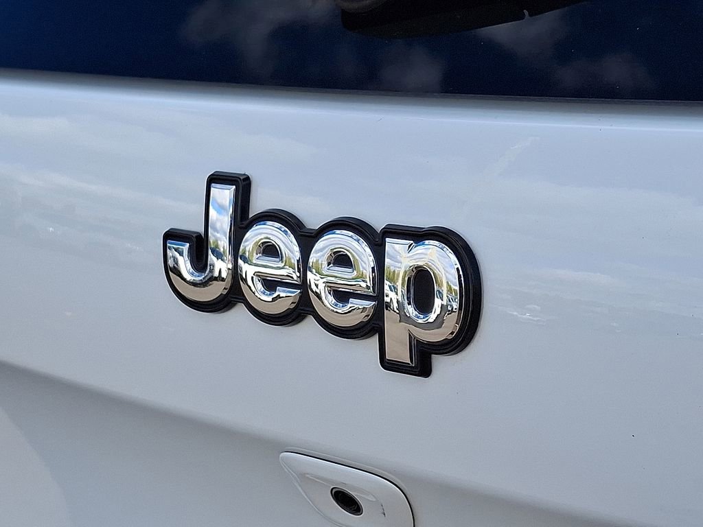 Used 2017 Jeep Cherokee Overland w/ Technology Group image 31