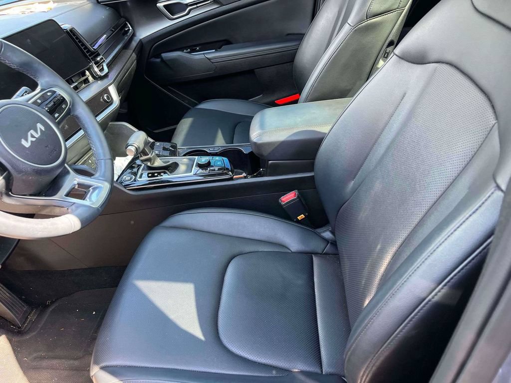 Used 2025 Kia Sportage EX w/ Premium Package FWD image 5