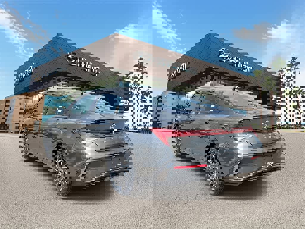 New 2025 Hyundai Elantra SEL image 2