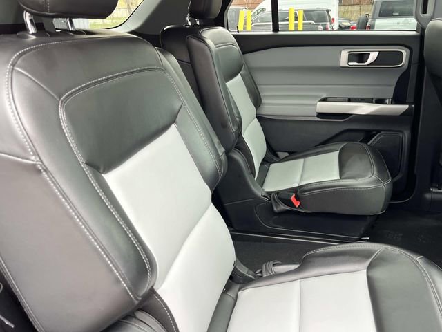 Used 2022 Ford Explorer XLT w/ Equipment Group 202A AWD/4WD image 29