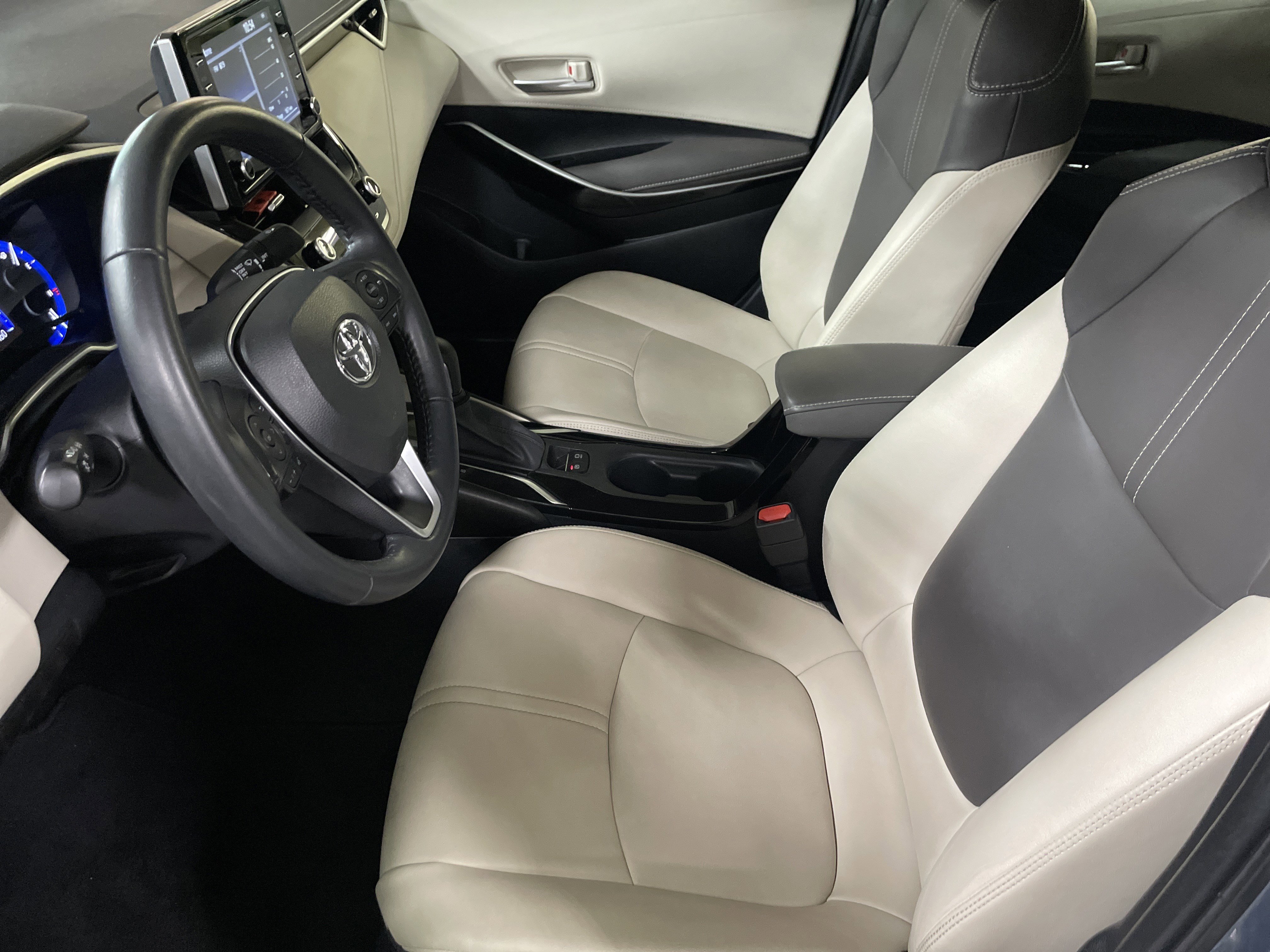 Used 2020 Toyota Corolla XLE image 16