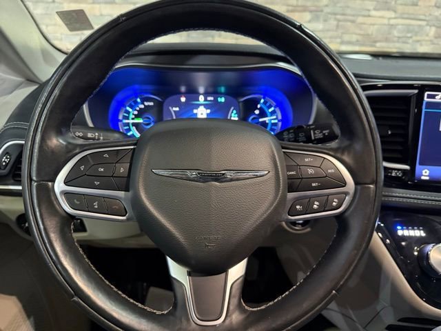 Used 2022 Chrysler Pacifica Touring-L w/ Uconnect Theater Family Group FWD image 16