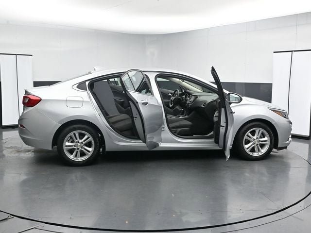 Used 2018 Chevrolet Cruze LT w/ Convenience Package image 36
