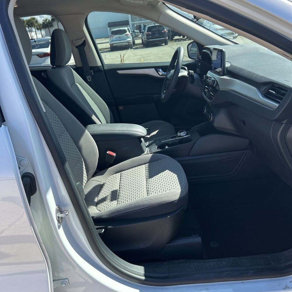 Used 2020 Ford Escape SE image 6