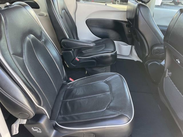 Used 2023 Chrysler Pacifica Limited image 32