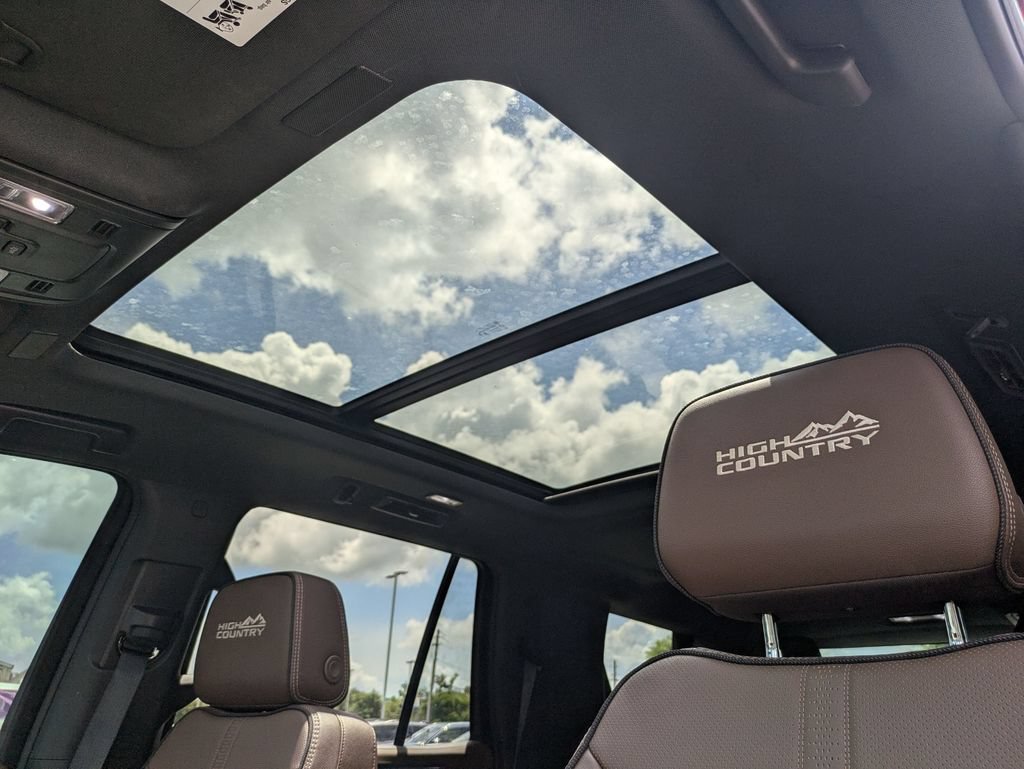 Used 2025 Chevrolet Tahoe High Country AWD/4WD image 12