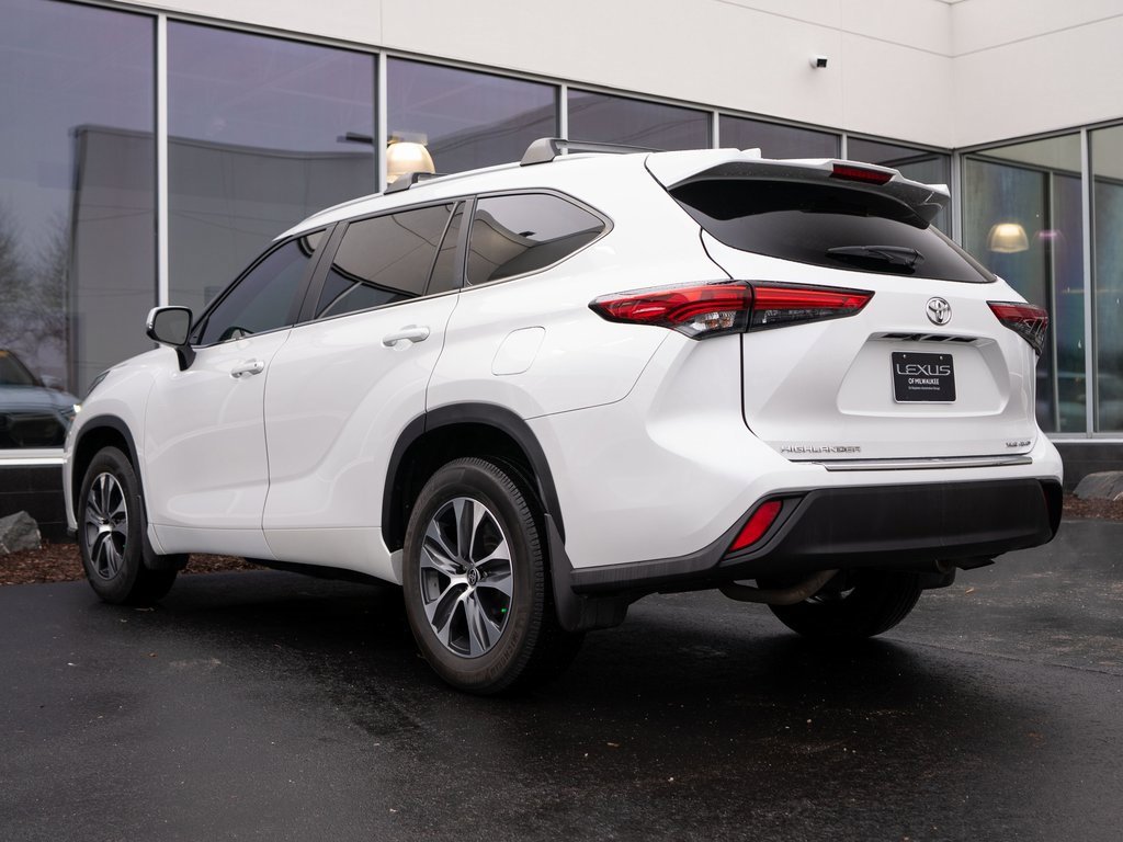 Used 2023 Toyota Highlander XLE image 5