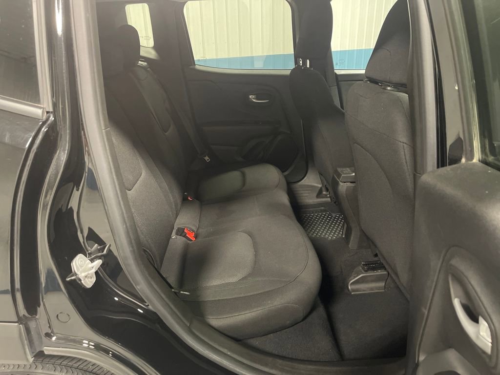 Used 2023 Jeep Renegade Latitude image 32