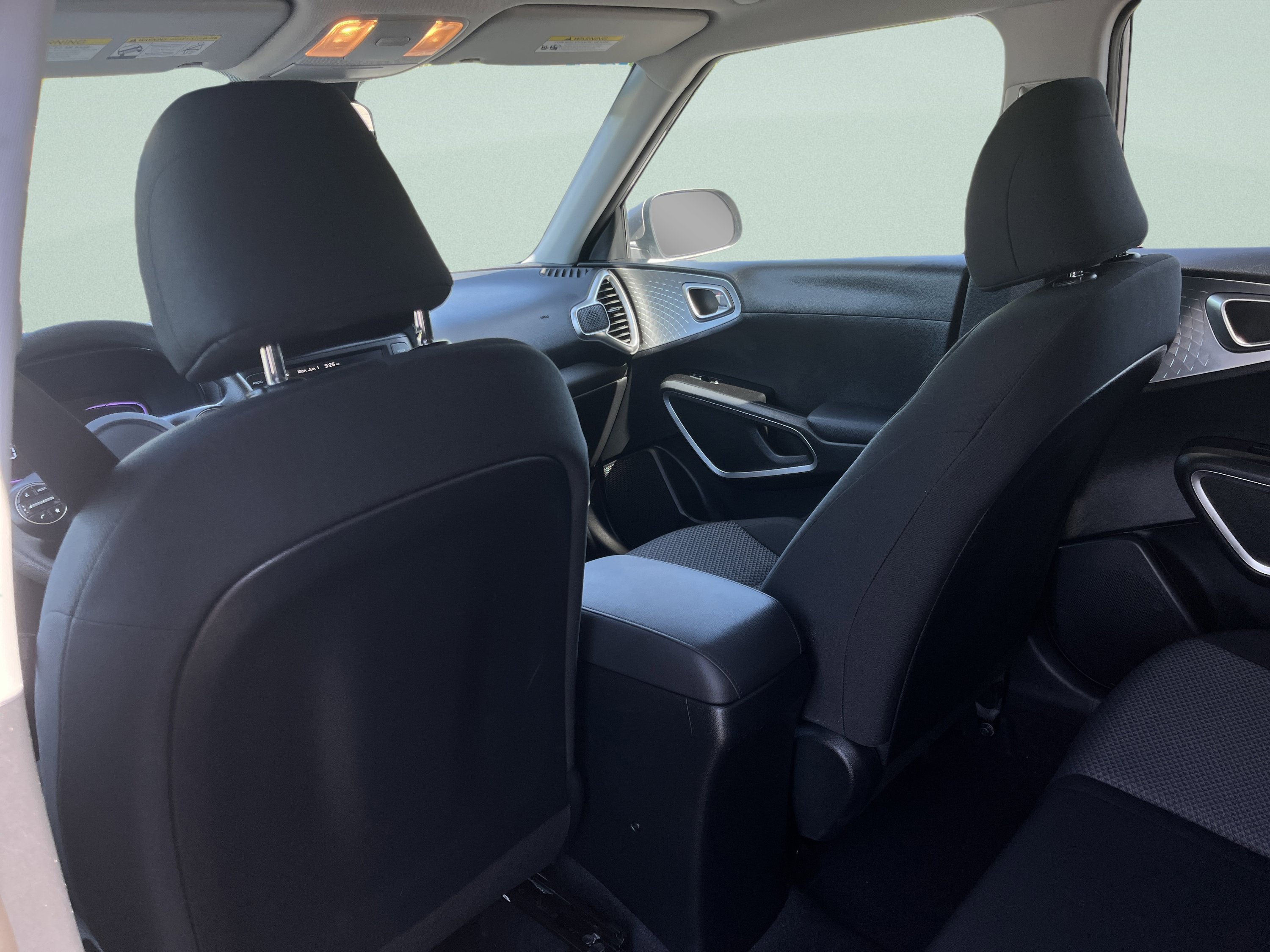 Used 2025 Kia Soul LX w/ LX Technology Package FWD image 23