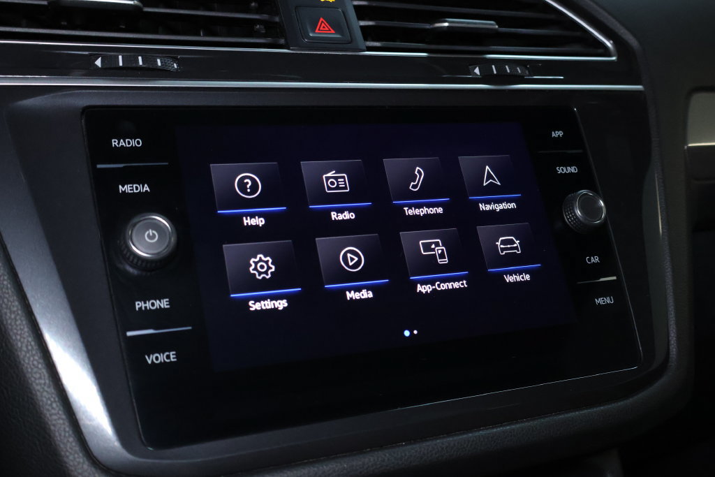 Used 2024 Volkswagen Tiguan SE w/ Panoramic Sunroof Package AWD/4WD image 28