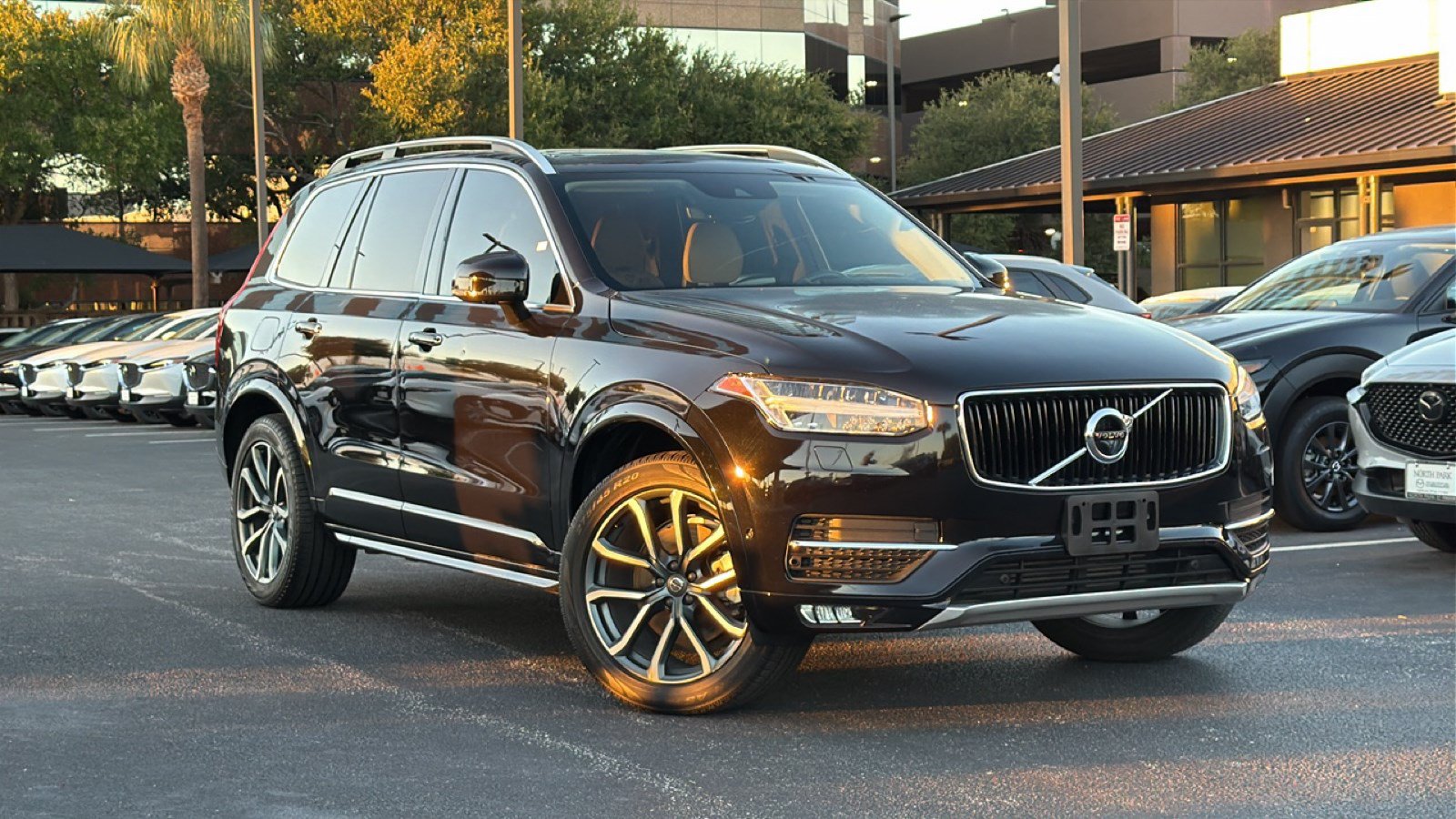 Used 2016 Volvo XC90 T6 Momentum w/ Momentum Plus Package AWD/4WD image 2