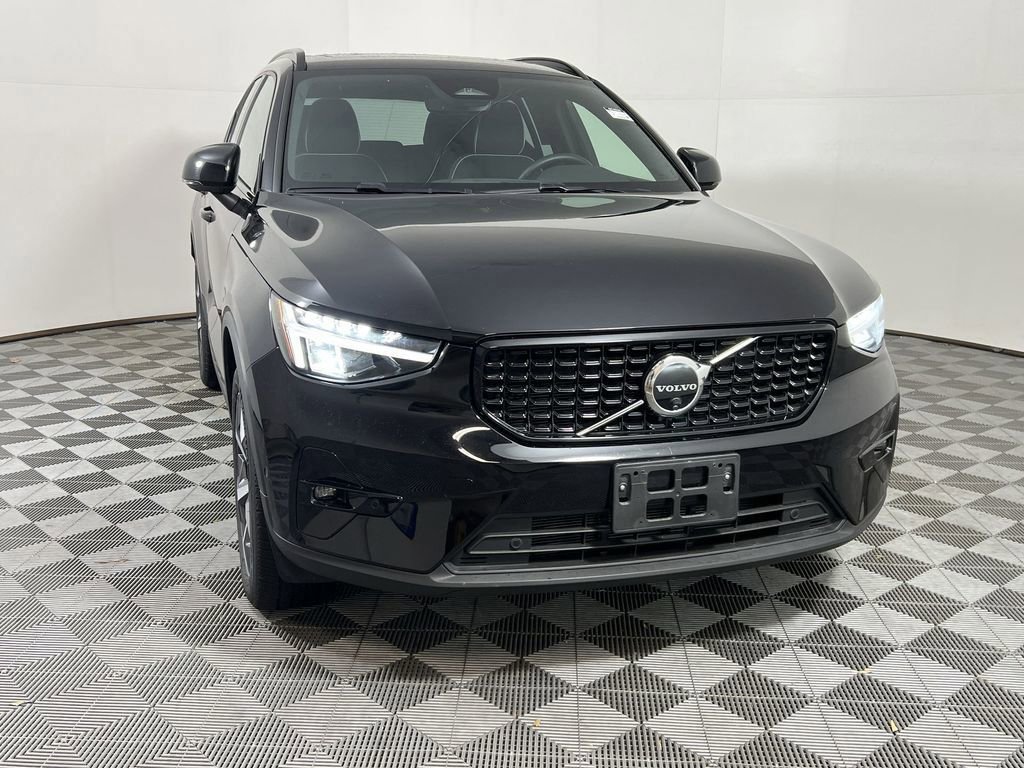 Certified 2025 Volvo XC40 B5 Plus image 6