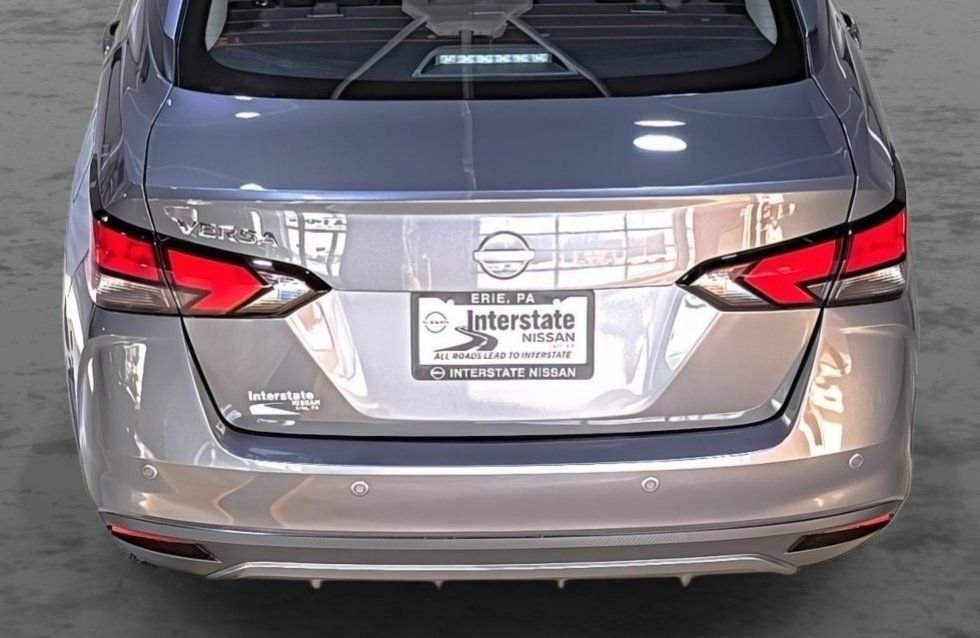Used 2025 Nissan Versa SV w/ Trunk Package image 12