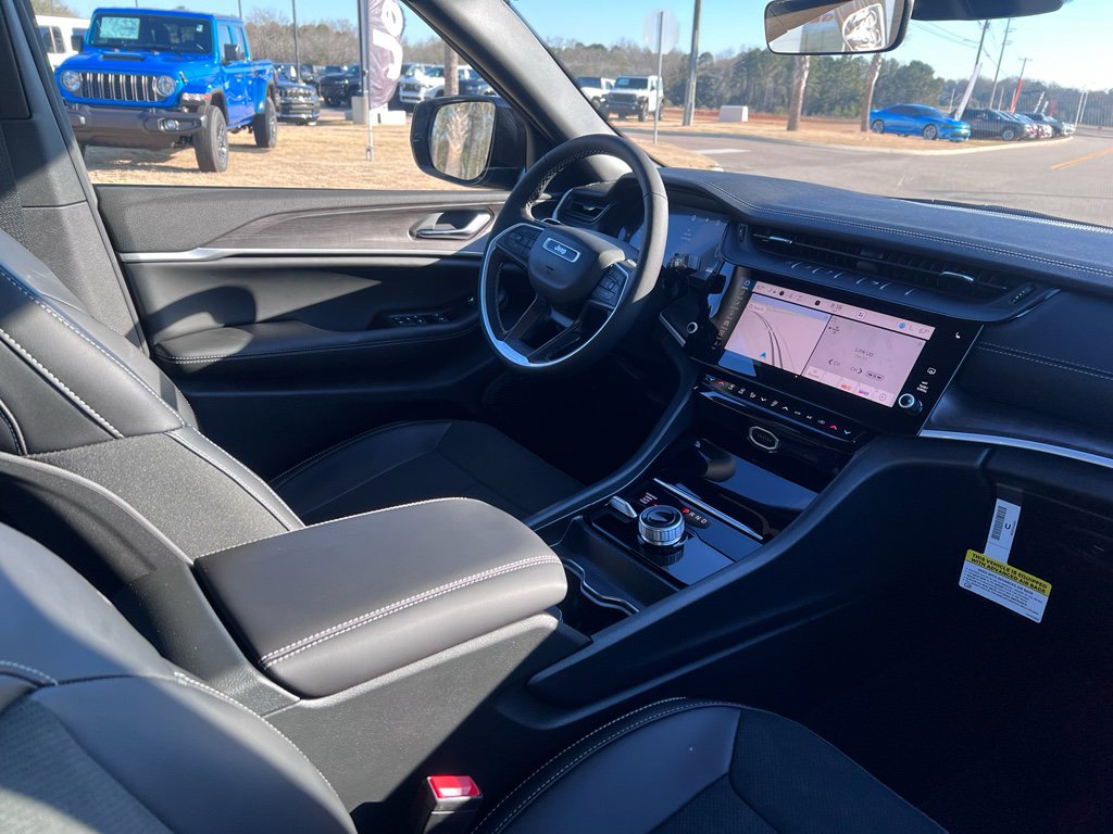 New 2026 Jeep Grand Cherokee Altitude AWD/4WD image 12