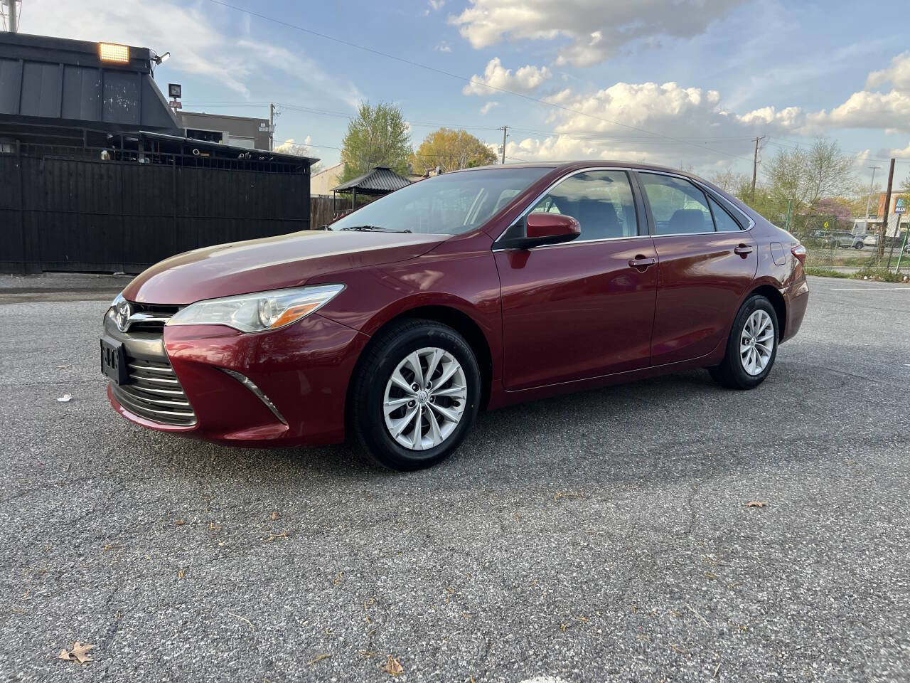 Used 2016 Toyota Camry LE FWD image 2