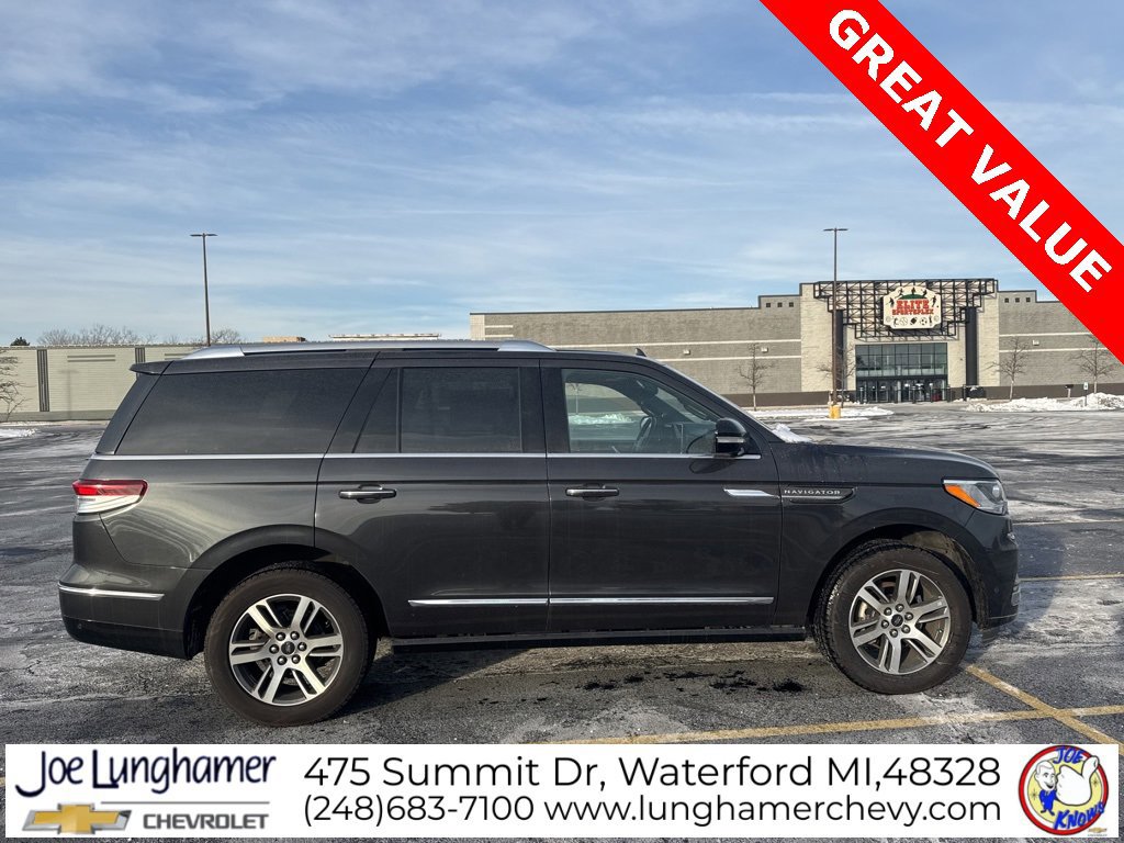 Used 2023 Lincoln Navigator Reserve image 3