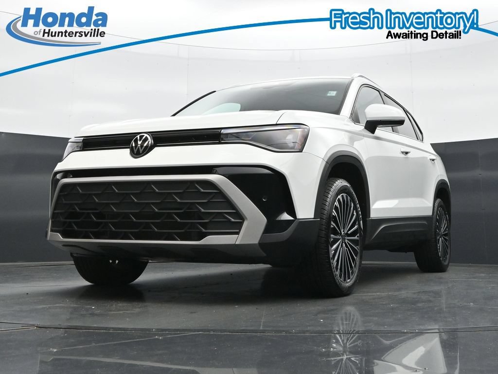 Used 2025 Volkswagen Taos SE w/ Panoramic Sunroof Package FWD image 30