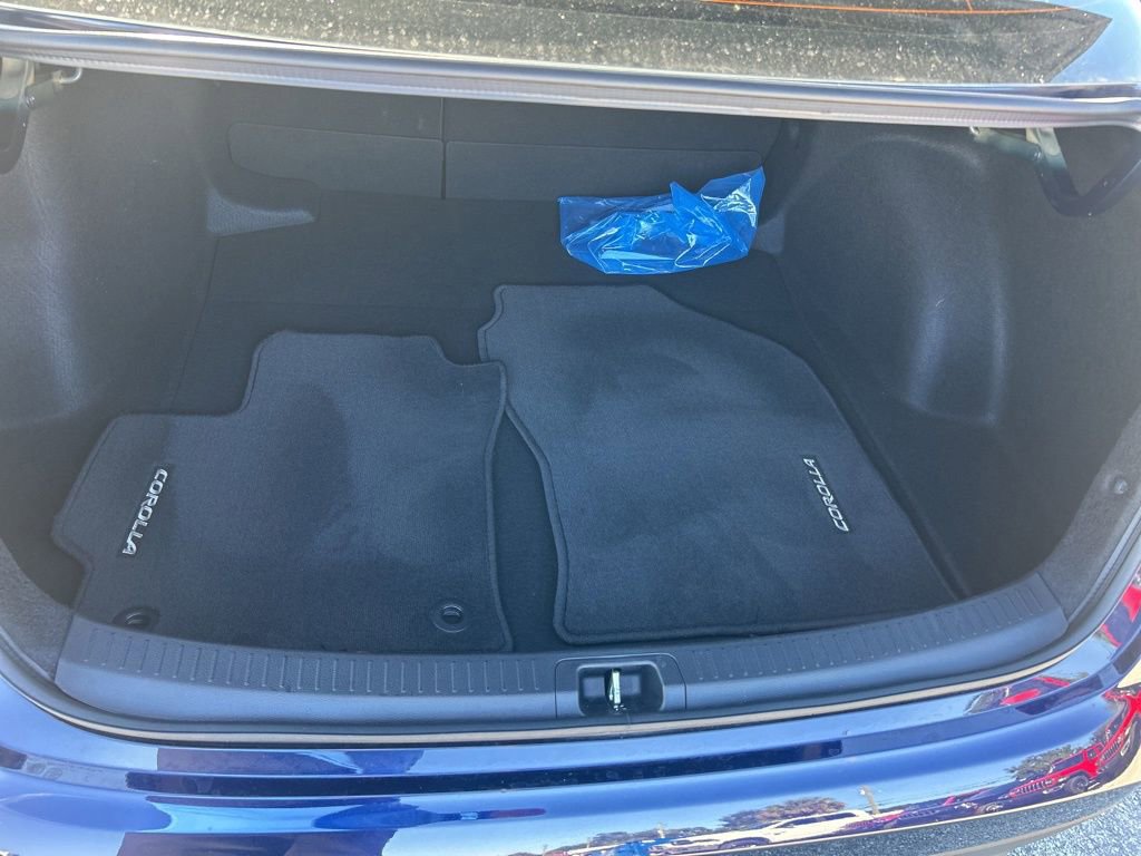 Used 2025 Toyota Corolla LE image 27