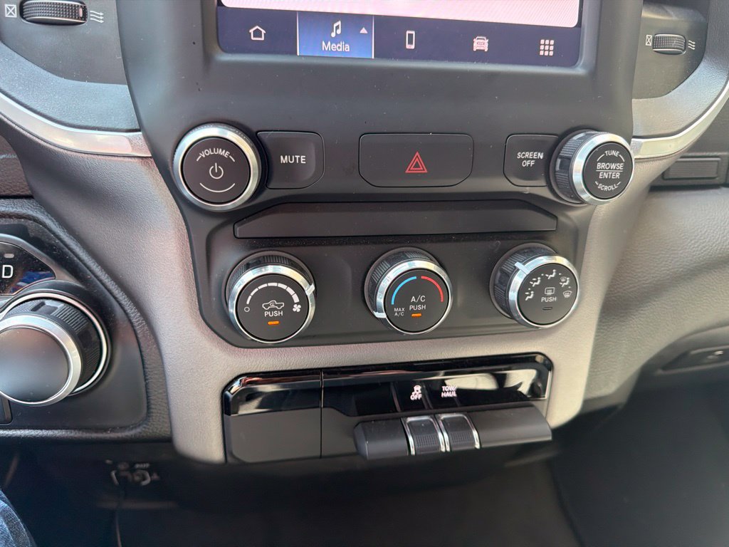 Used 2022 RAM 1500 Big Horn AWD/4WD image 9