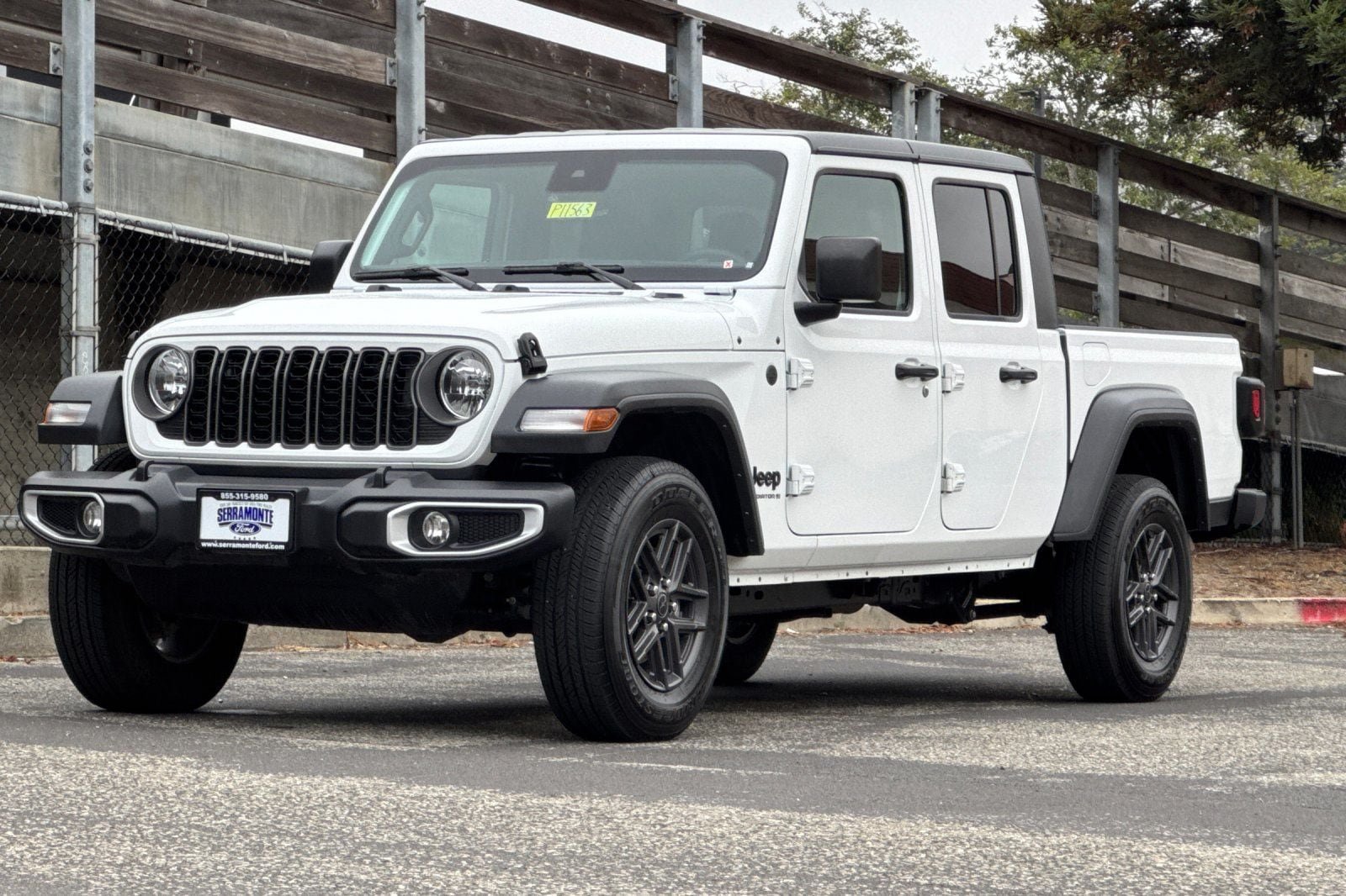 Used 2025 Jeep Gladiator Sport AWD/4WD image 10