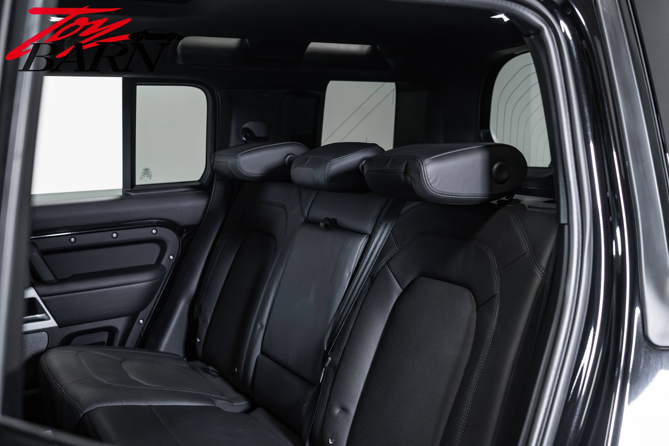 Used 2024 Land Rover Defender 110 SE AWD/4WD image 36
