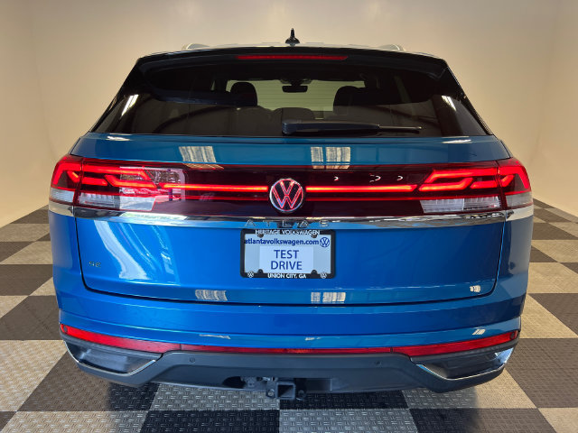 Certified 2024 Volkswagen Atlas Cross Sport SE FWD image 4