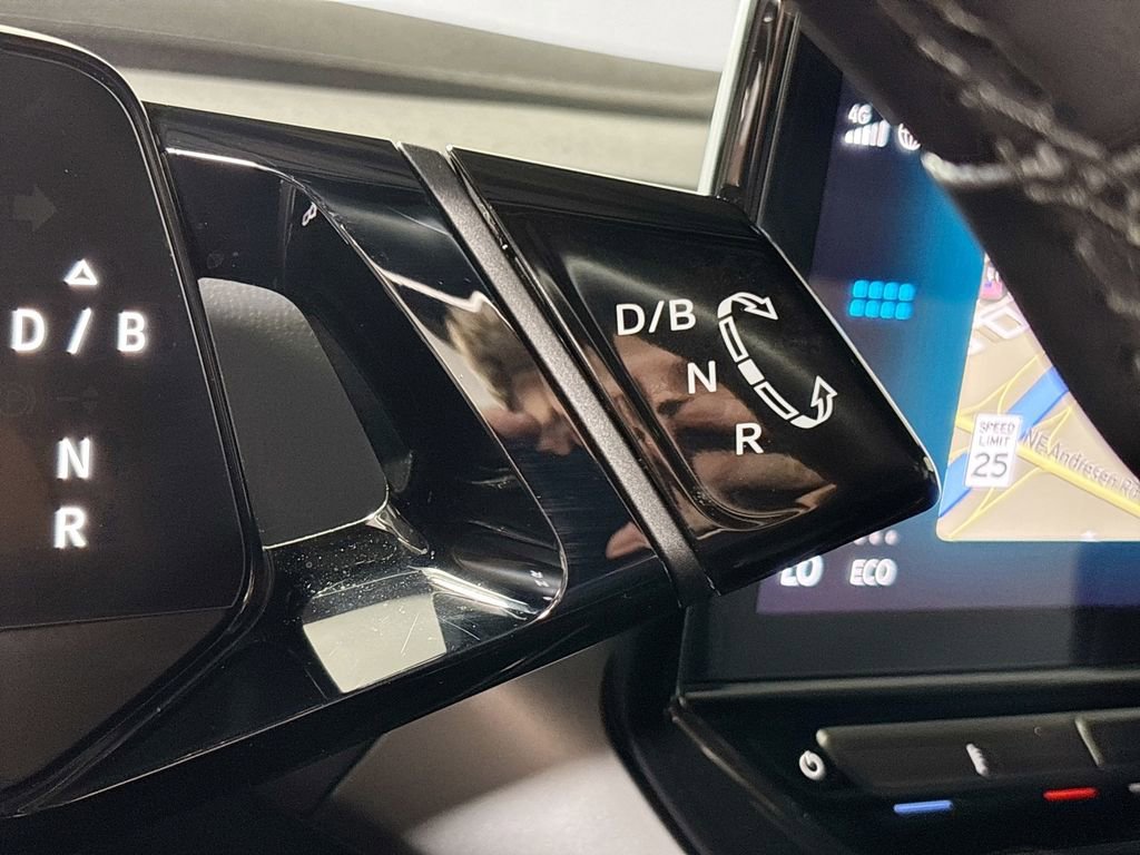 Certified 2024 Volkswagen ID.4 2WD image 18