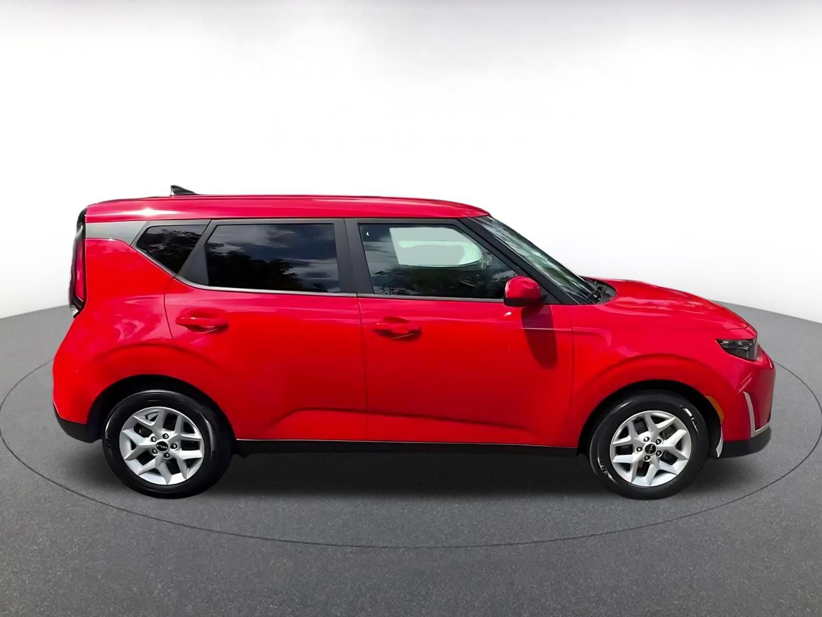 Used 2025 Kia Soul LX w/ LX Technology Package FWD image 15
