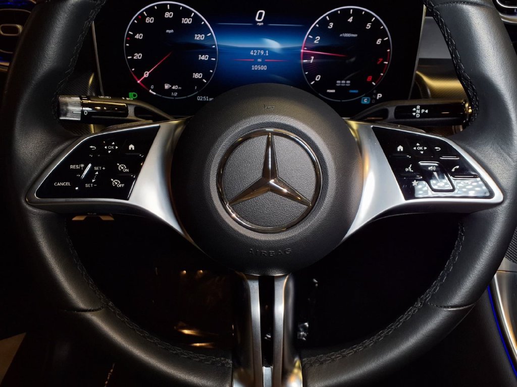 Used 2025 Mercedes-Benz GLC 300 4MATIC image 6