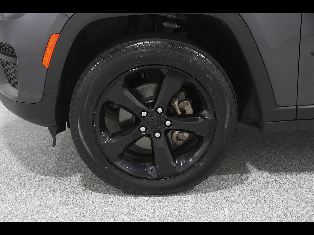 Used 2023 Jeep Grand Cherokee Altitude AWD/4WD image 22