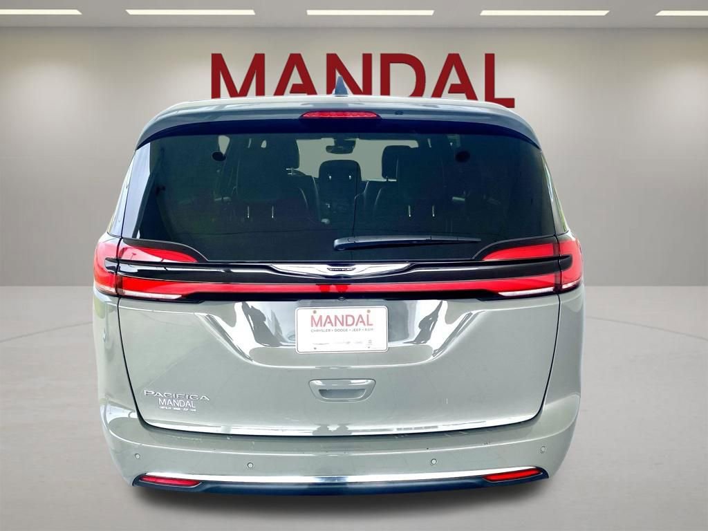 Used 2025 Chrysler Pacifica Select FWD image 7