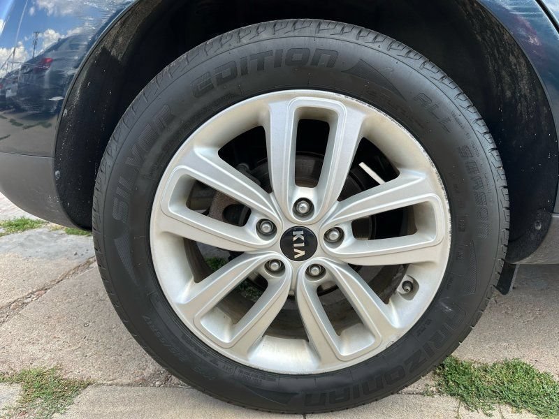 Used 2018 Kia Soul + FWD image 9