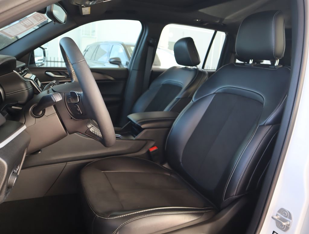 Used 2024 Jeep Grand Cherokee Altitude RWD image 29