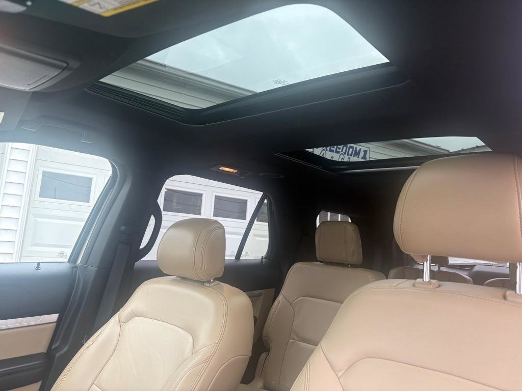 Used 2017 Ford Explorer XLT w/ Equipment Group 202A image 12