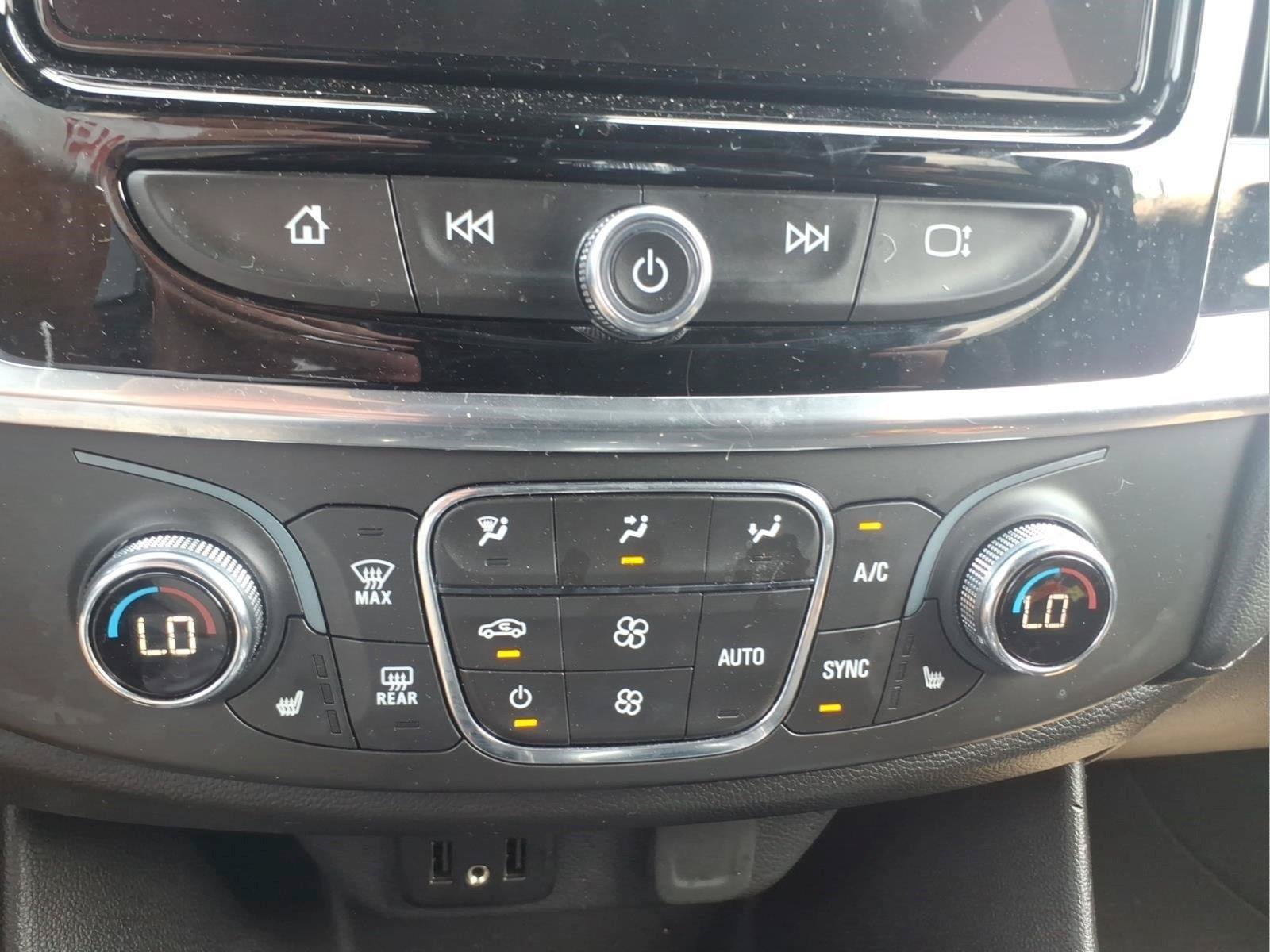 Used 2023 Chevrolet Traverse LT FWD image 25