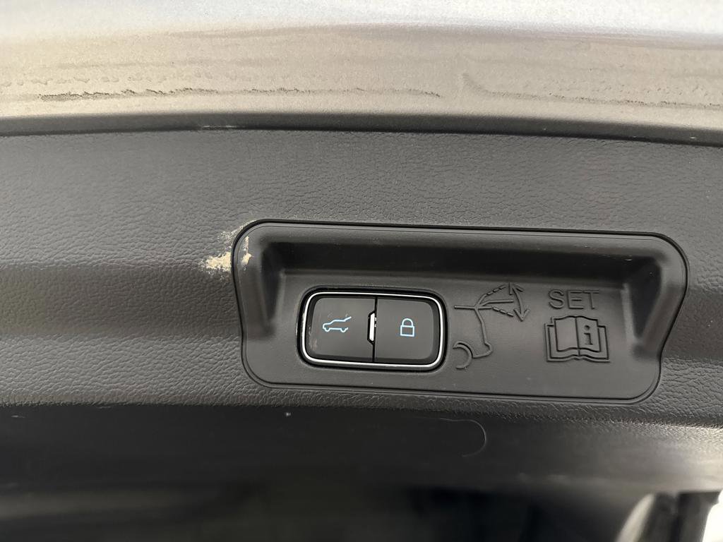 Used 2023 Ford Explorer ST-Line image 16