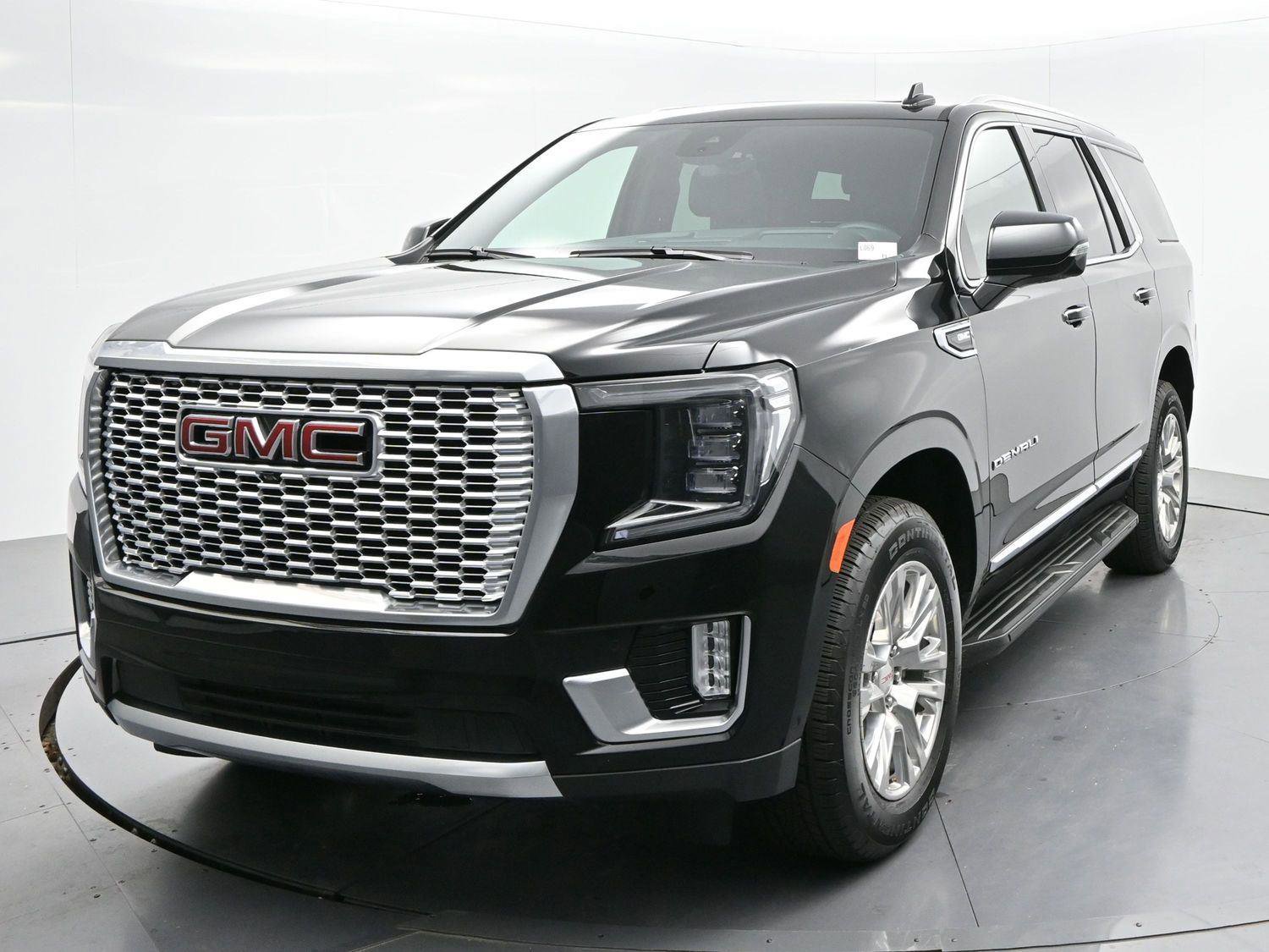 Used 2024 GMC Yukon Denali w/ Advanced Technology Package AWD/4WD image 3