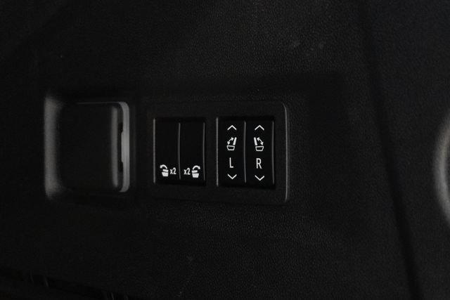 Used 2023 GMC Yukon Denali AWD/4WD image 19