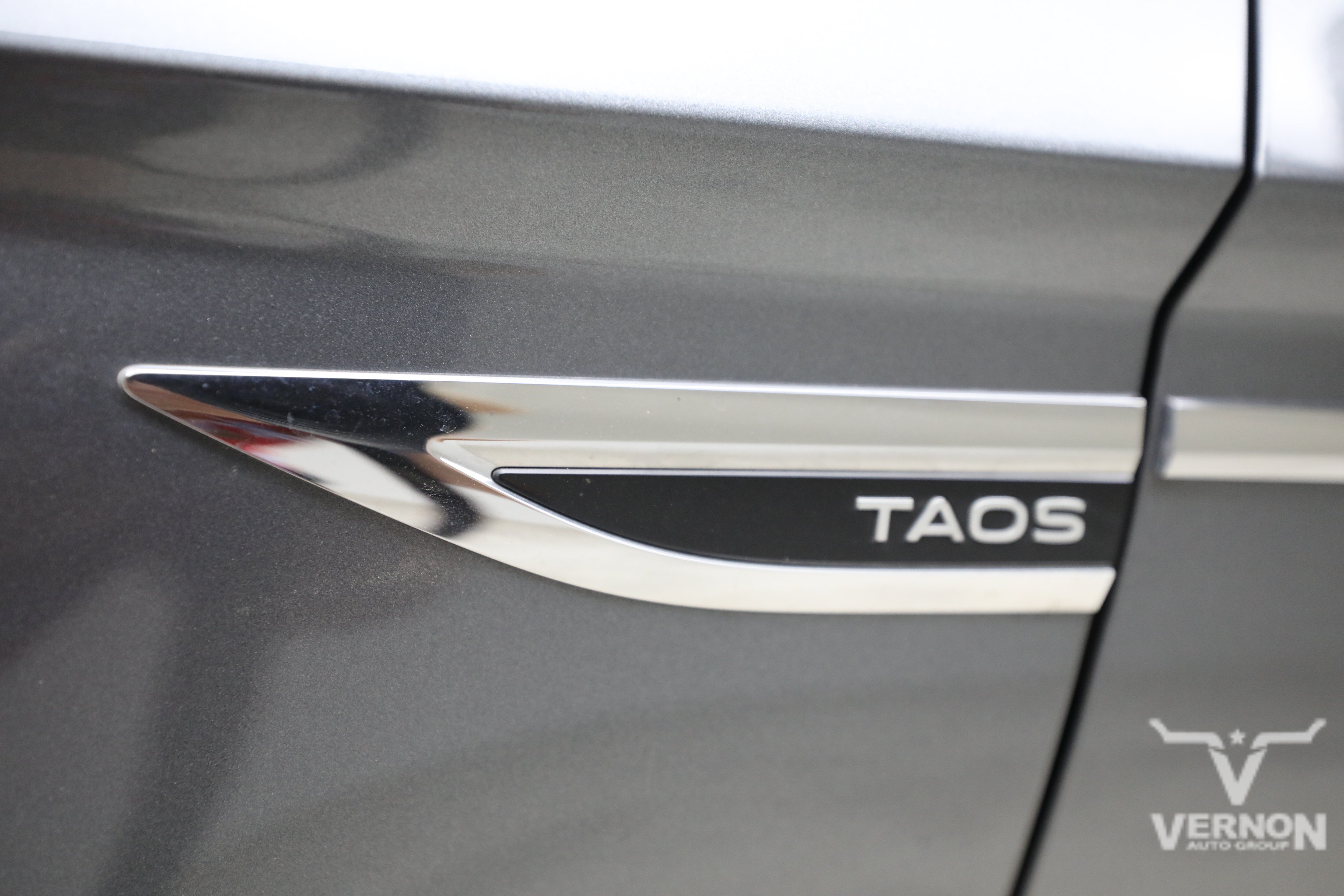 Used 2024 Volkswagen Taos SE w/ Panoramic Sunroof Package AWD/4WD image 9