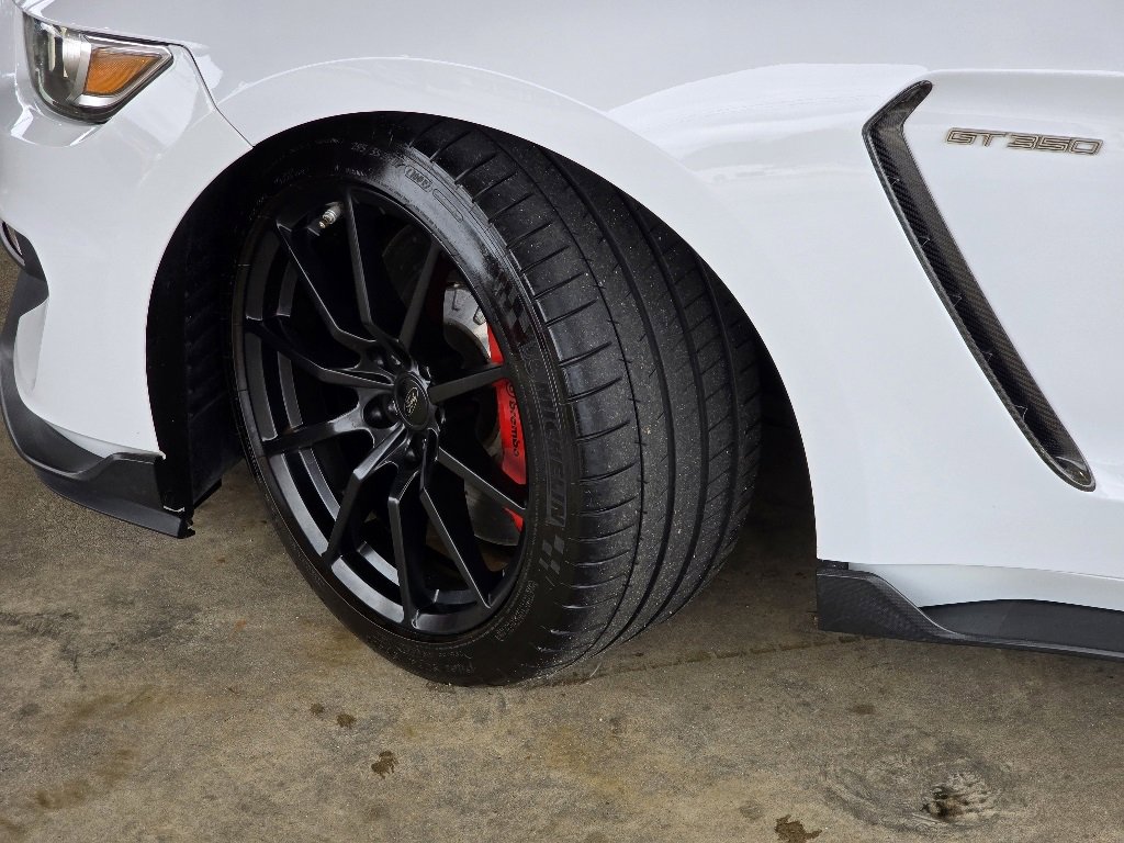 Used 2016 Ford Mustang Shelby GT350 w/ Technology Package image 26