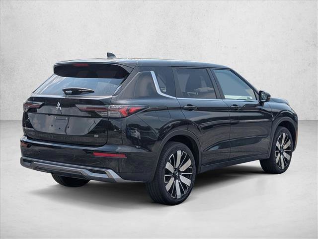 Used 2025 Mitsubishi Outlander SE FWD image 5