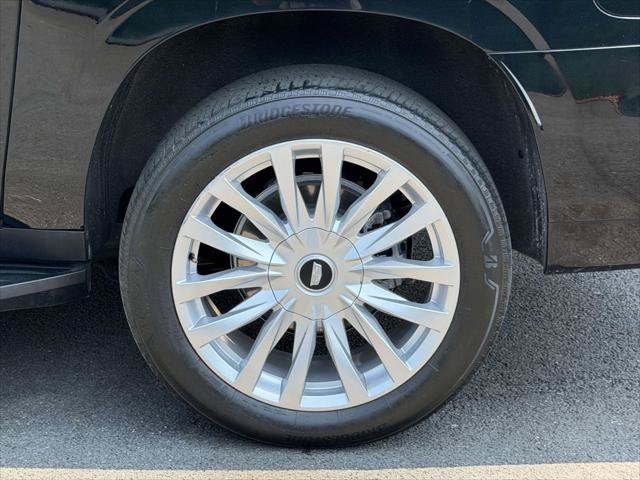 Used 2023 Cadillac Escalade ESV Luxury AWD/4WD image 10