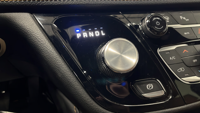 Used 2023 Chrysler Pacifica Pinnacle FWD image 20