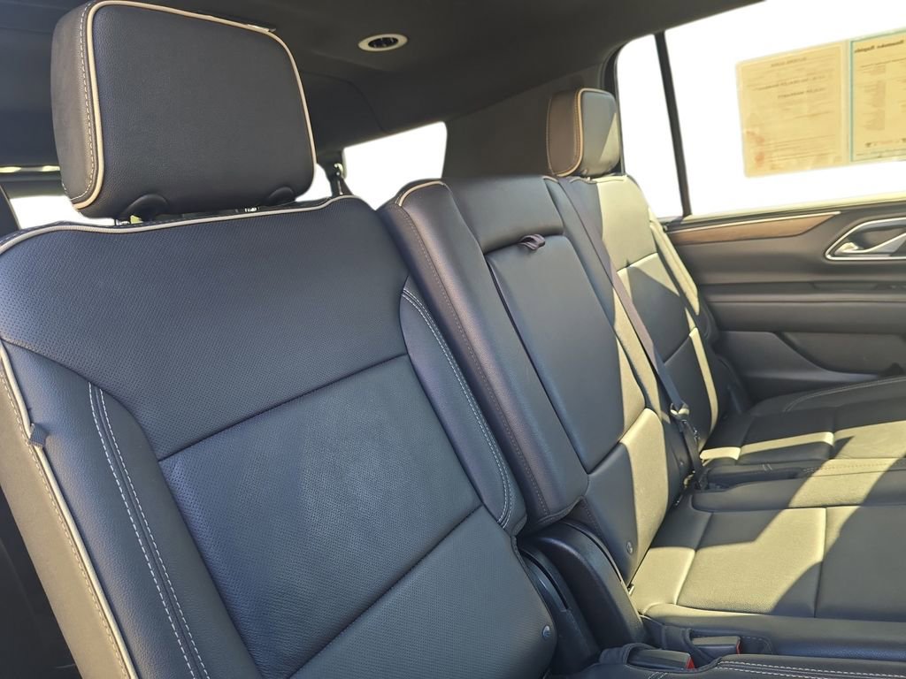 Used 2024 Chevrolet Suburban Premier image 18