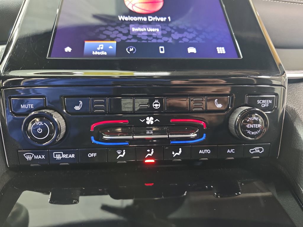 Used 2025 Jeep Grand Cherokee Altitude AWD/4WD image 19