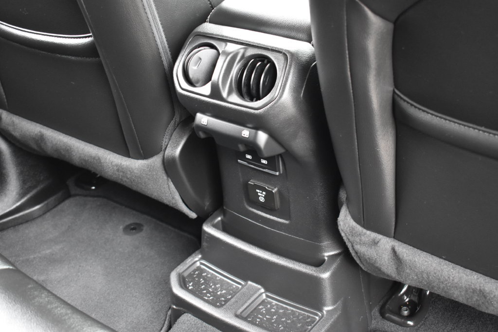 Used 2022 Jeep Wrangler Unlimited Sahara w/ LED Lighting Group AWD/4WD image 24
