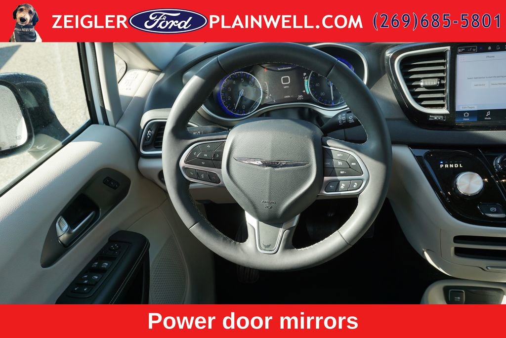 Used 2024 Chrysler Pacifica Touring-L FWD image 16